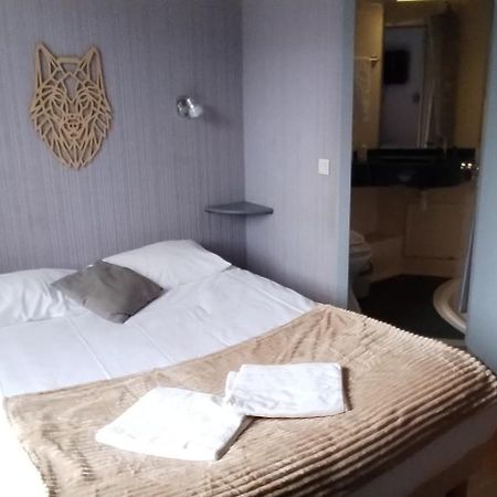 Hotel Des Cevennes Mezilhac Buitenkant foto